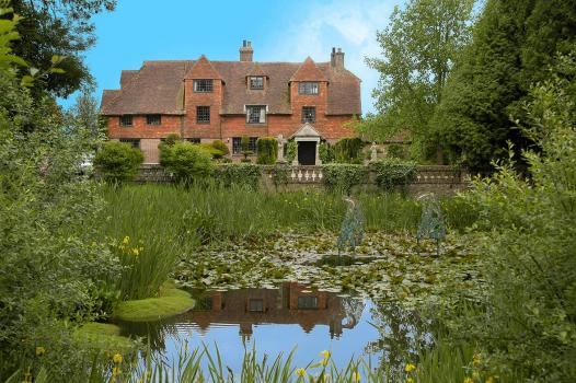 - Pekes Manor