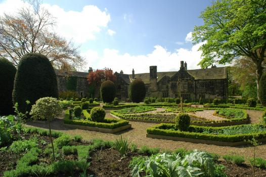 Unusual Wedding Venues - Oakwell Hall Country Park