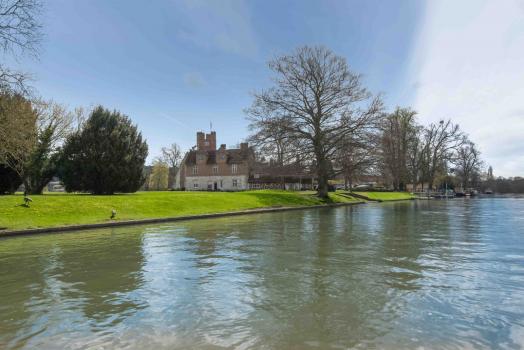 Exclusive Hire Wedding Venues - Bisham Abbey