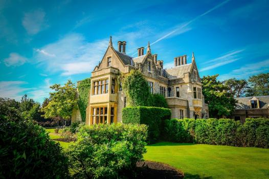 - Foxhills Club and Resort