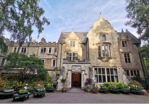 Exclusive Hire Wedding Venues - Minstead Lodge