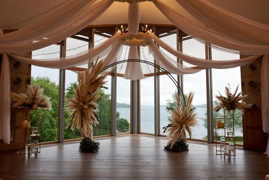 Unusual Wedding Venues - Lodge on Loch Lomond