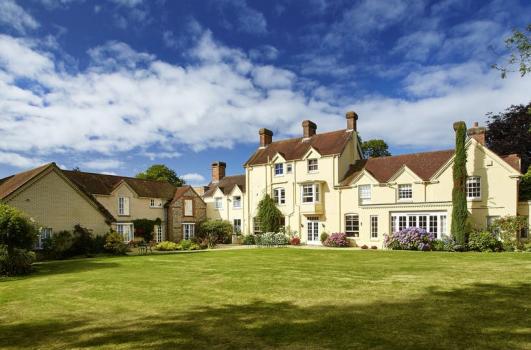 Exclusive Hire Wedding Venues - Esseborne Manor Hotel