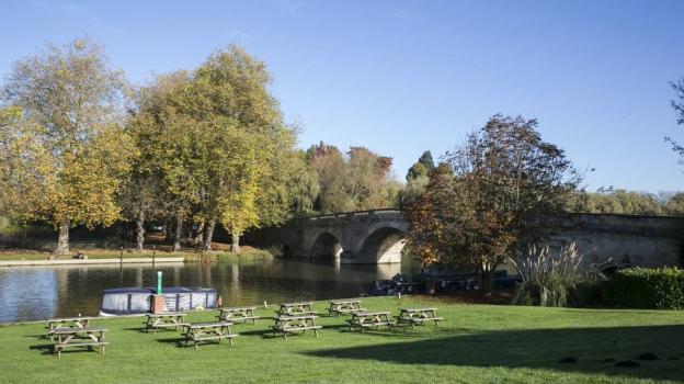 Exclusive Hire Wedding Venues - Shillingford Bridge Hotel